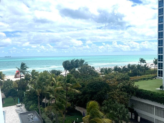 Foto del edificio - 2401 Collins Ave