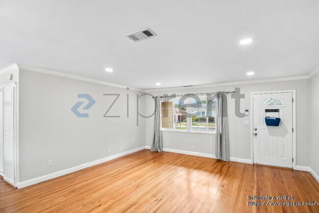 Foto del edificio - 8367 Cavalier Ln