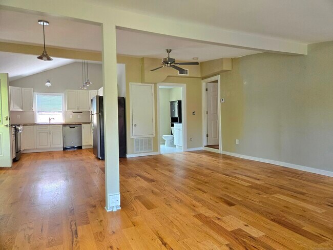 Foto del edificio - 190 Short Beach Rd