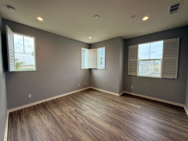 Building Photo - Stunning 3B/3BA in Imperial Beach W/ A/C, ...