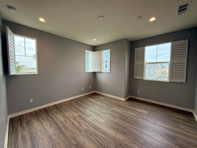 Foto del edificio - Stunning 3B/3BA in Imperial Beach W/ A/C, ...
