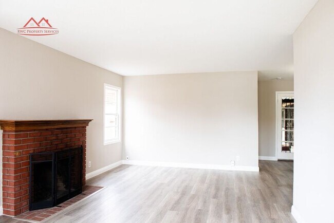 Building Photo - 1221 Prevost St