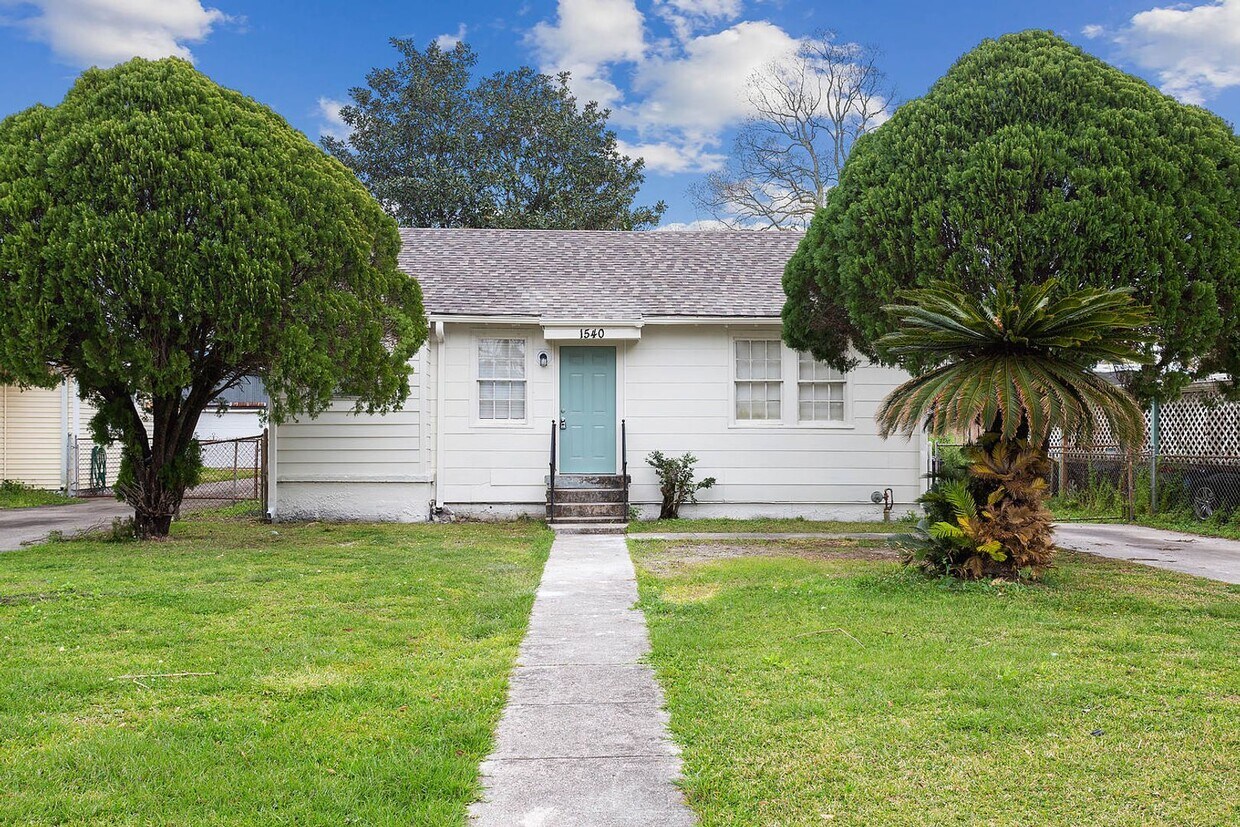 Foto principal - Cozy 3-Bedroom Home in Algiers – Comfort &...