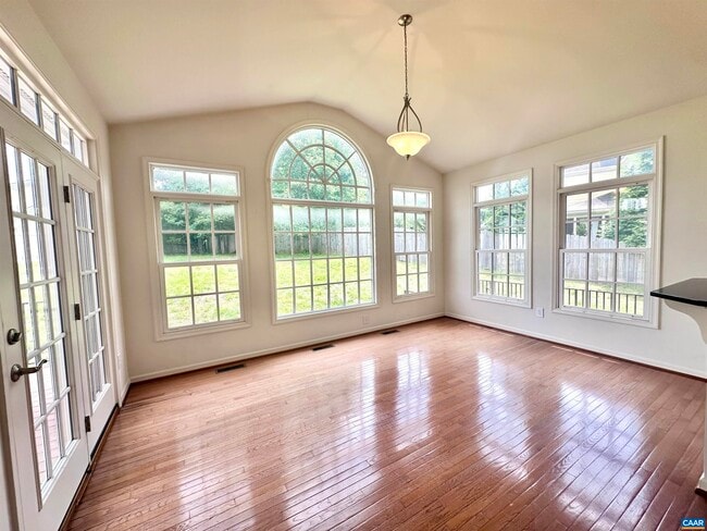 Building Photo - 252 Millstream Dr