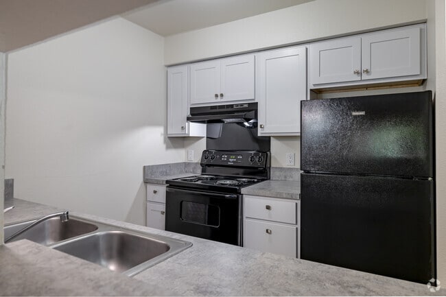 Hampton Upgraded - Kitchen - Benson Hills Apartments