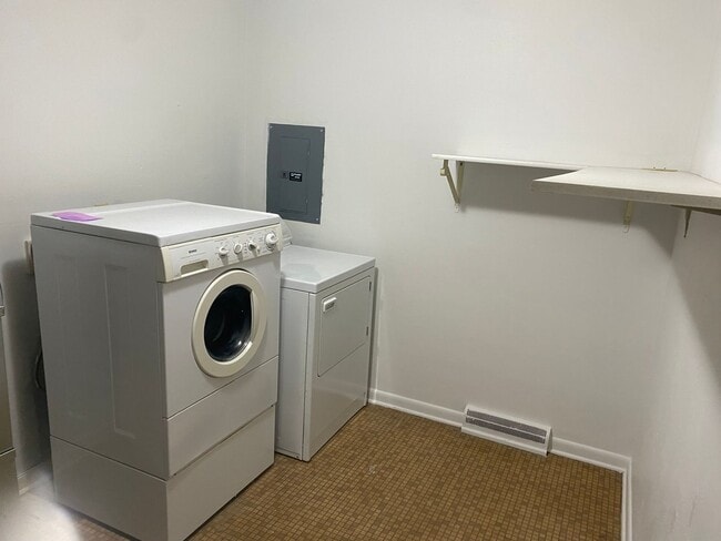 Foto del edificio - 2516 W Newman Pkwy