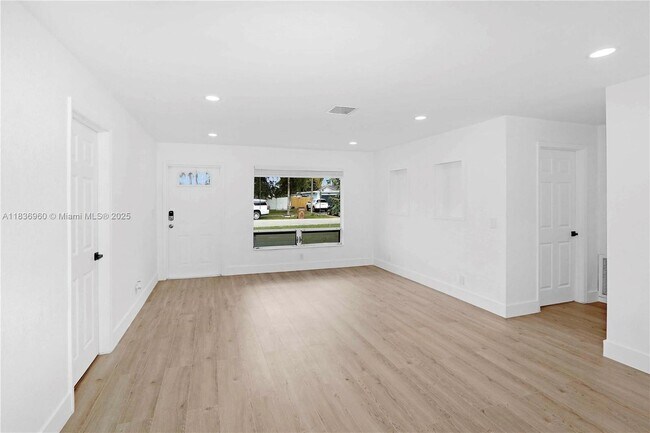 Foto del edificio - 610 NW 38th Ct