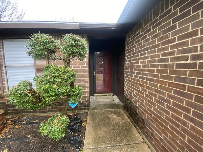 Building Photo - Immaculate 3-bedroom, 2-bathroom single fa...