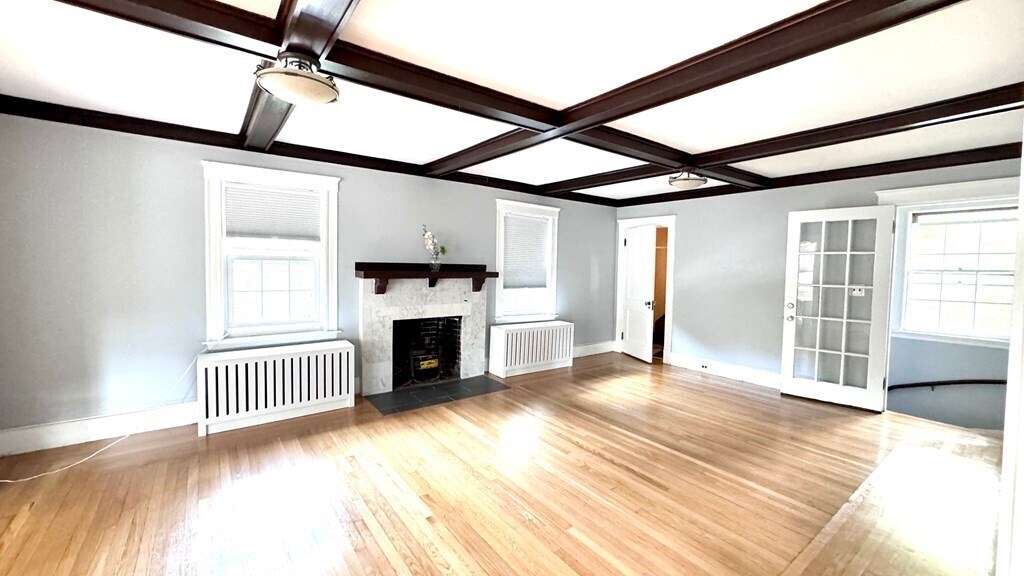 Primary Photo - 152 Washington St