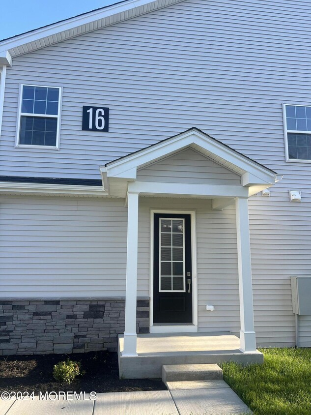Foto principal - 1608 Wrangler Ave