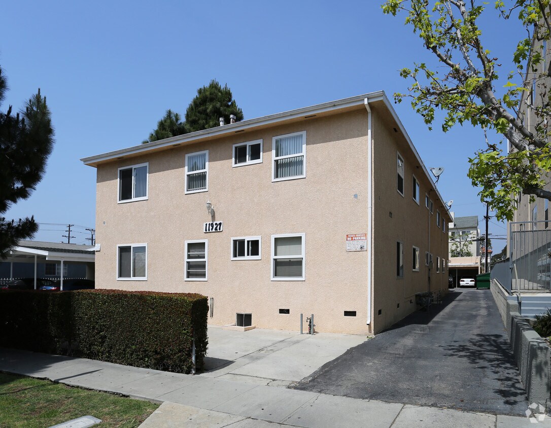 Primary Photo - 11927 Culver Blvd