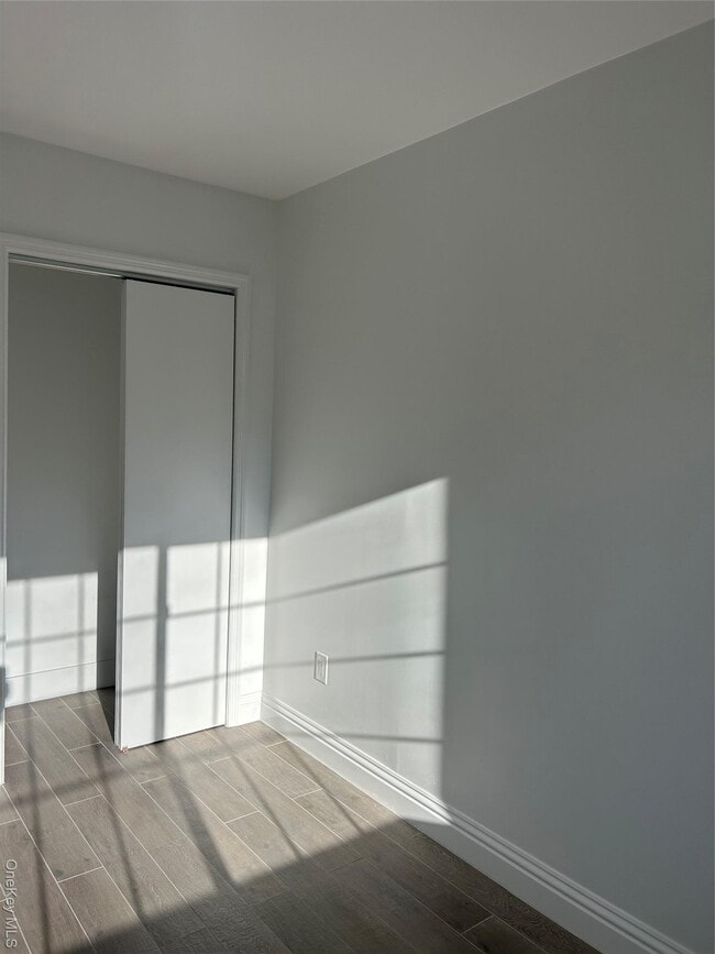 Foto del edificio - 55-12-55102 102nd St