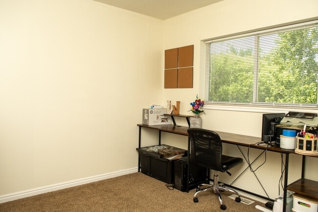 Building Photo - 137 S 400 W