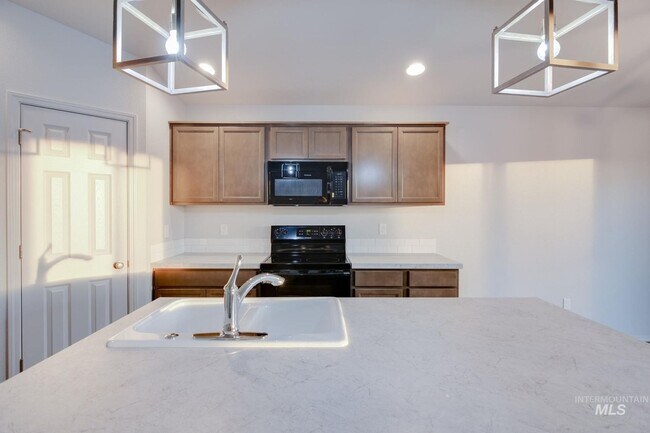 Building Photo - Lovely New Nampa Home