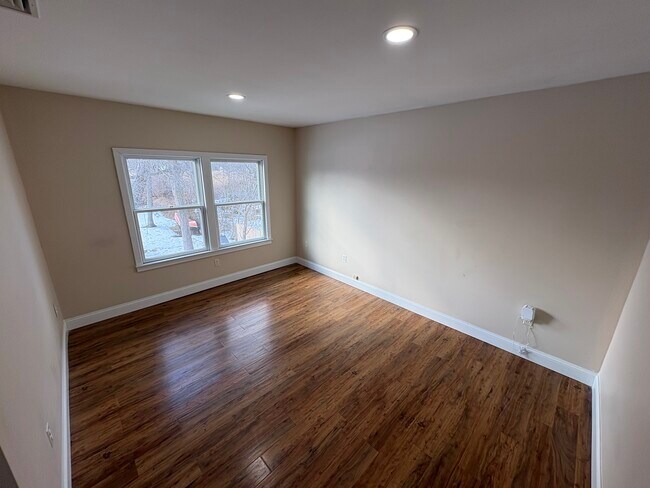 Foto del edificio - 60 Lynbrook Dr