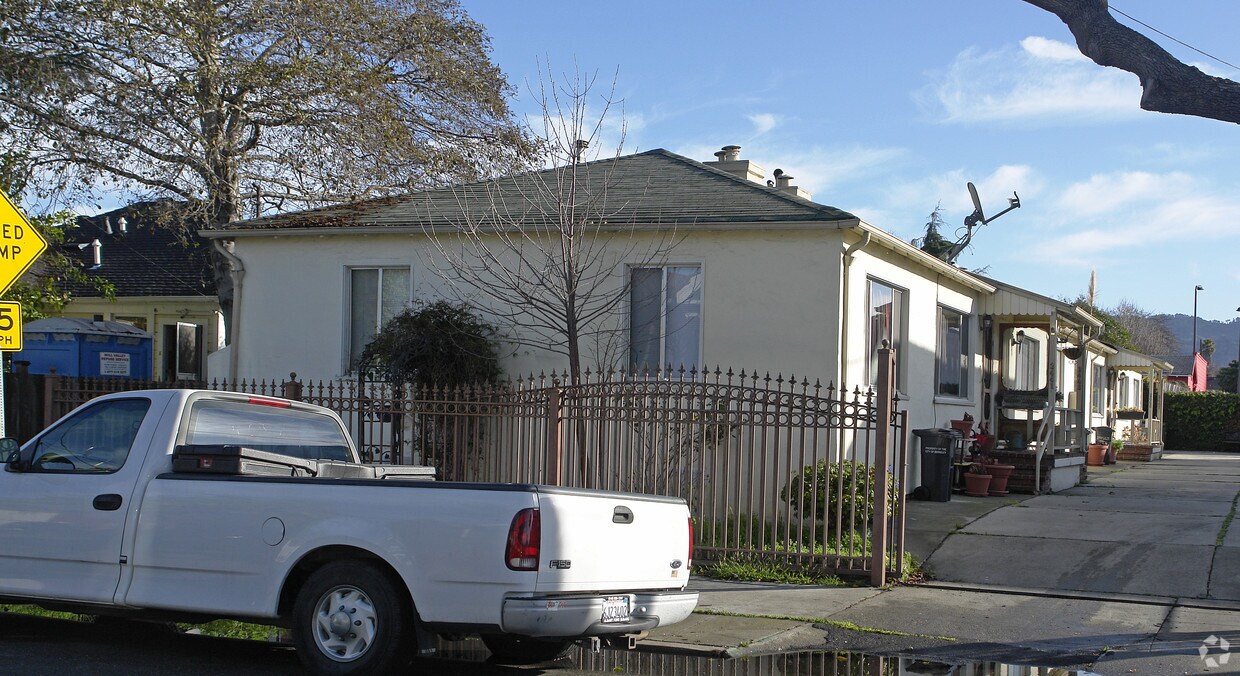 Primary Photo - 2443 10th St