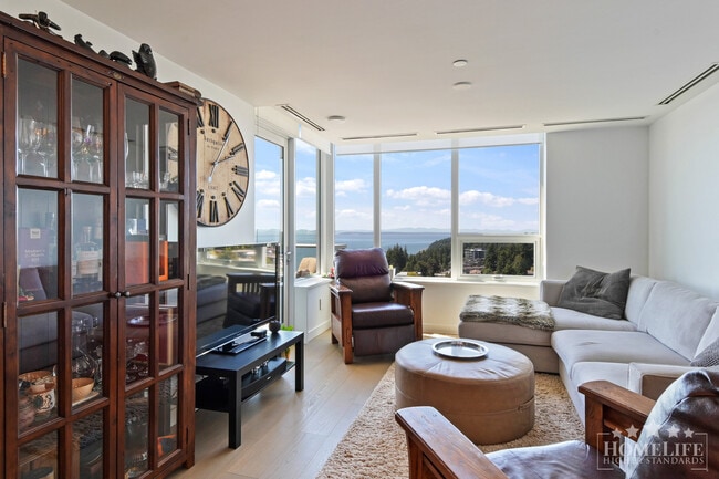 Building Photo - Stunning 2 Bed, 2 Bath Condo with Ocean Views in White Rock