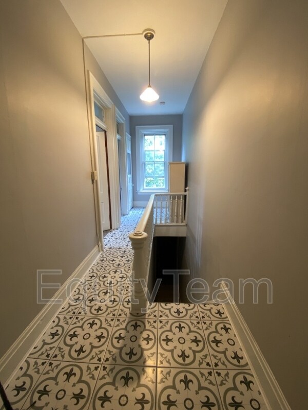 Building Photo - 2531 Moorman Ave