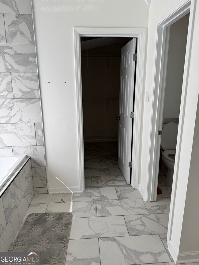 Building Photo - 1303 River Club Dr NE