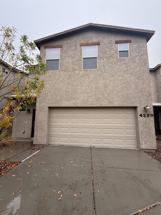 Building Photo - 4239 E Columbus Park Pl