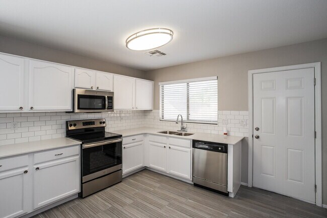 Building Photo - 9246 N 86th Ave