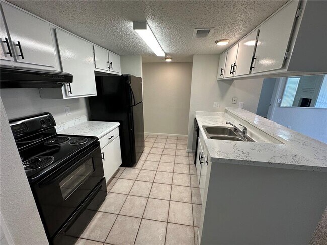 Building Photo - 260 El Dorado Blvd