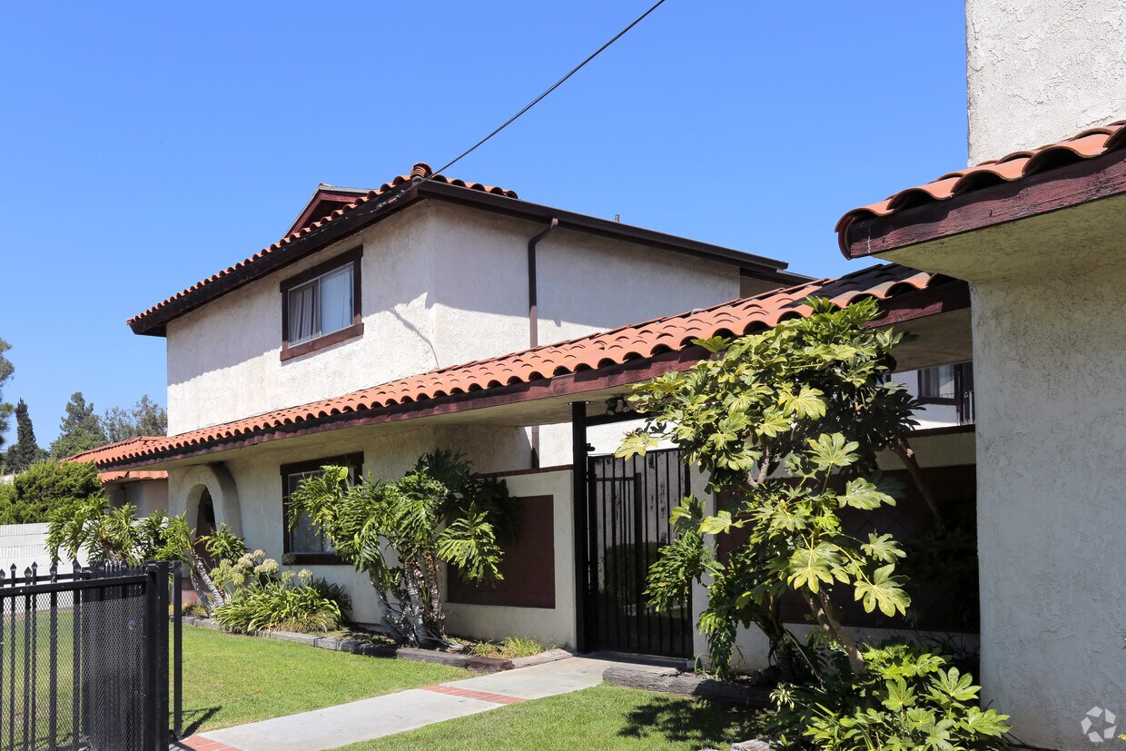 Building Photo - 13932 Coteau Dr