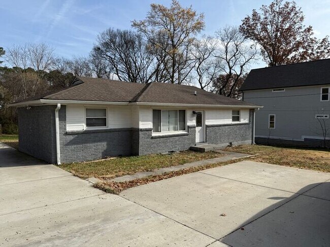 Foto del edificio - FOR RENT - 3 Bed 2 Bath House in South Nash - Pet Friendly