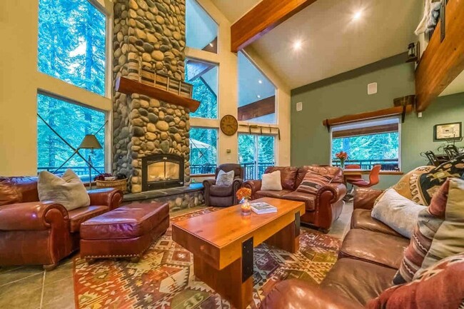 Foto del edificio - Amazing fully furnished lodge style home n...