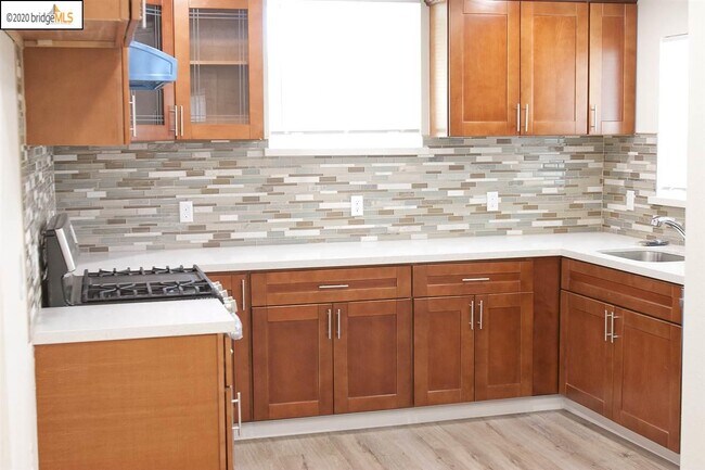 Foto del edificio - 7708 Hillmont Dr