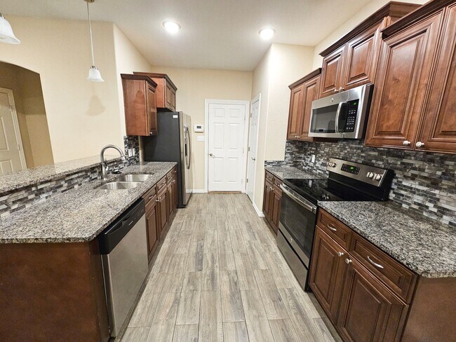 Building Photo - 3/2 Duplex in Chaffee Crossing.   **Move i...