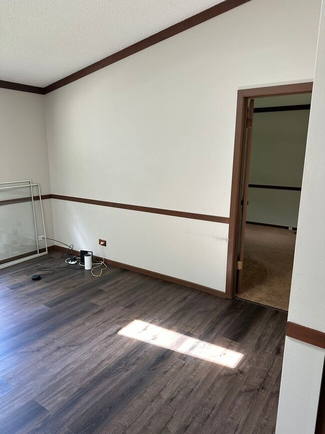 Building Photo - 4480 Shorewood Ct