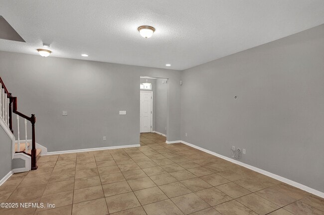Building Photo - 409 Richmond Dr