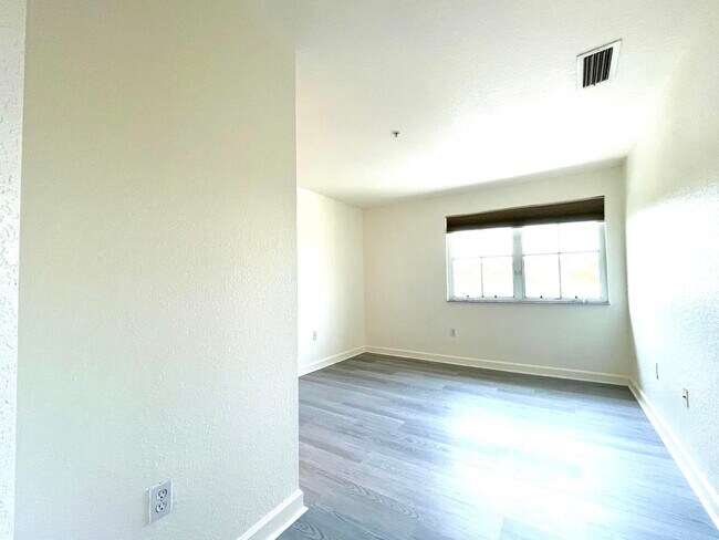 Building Photo - 1119 Shoma Dr
