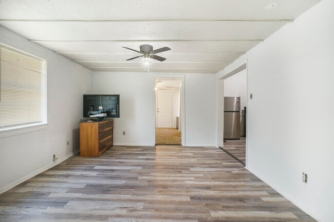 Building Photo - 111 W Atchley Ave