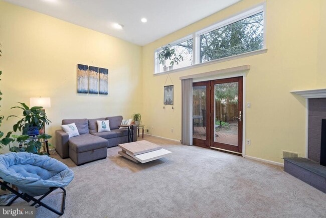 Building Photo - 156 Eaton Dr