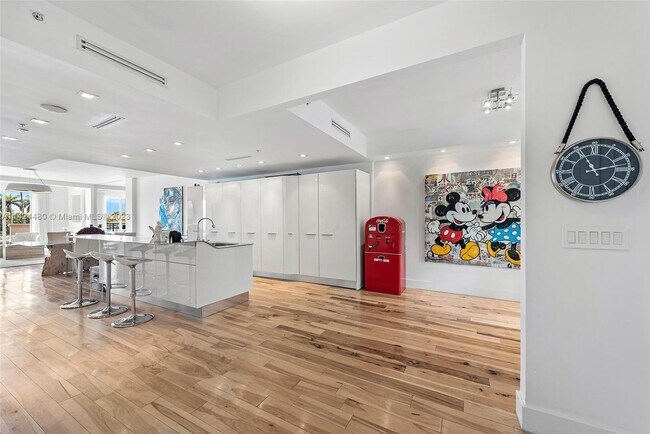 Building Photo - 2523 Fisher Island Dr