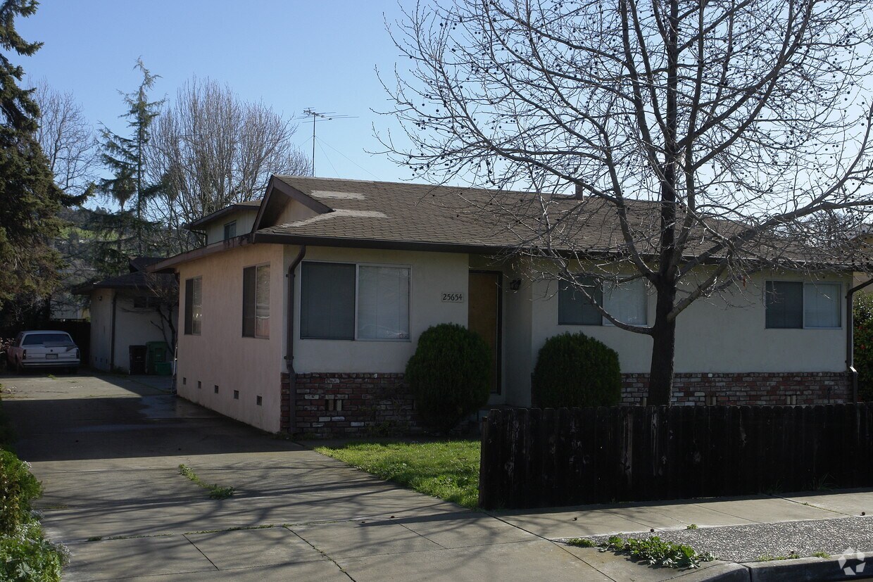 Primary Photo - 25654-25656 Donald Ave