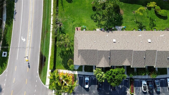 Foto del edificio - 55 Truman Dr