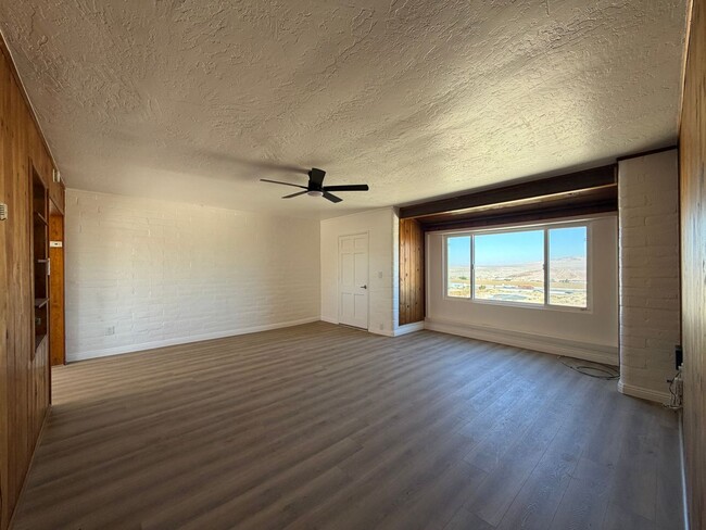 Building Photo - 261 Armory Rd