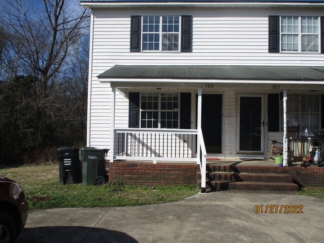 Building Photo - 789 Treasure Dr SW