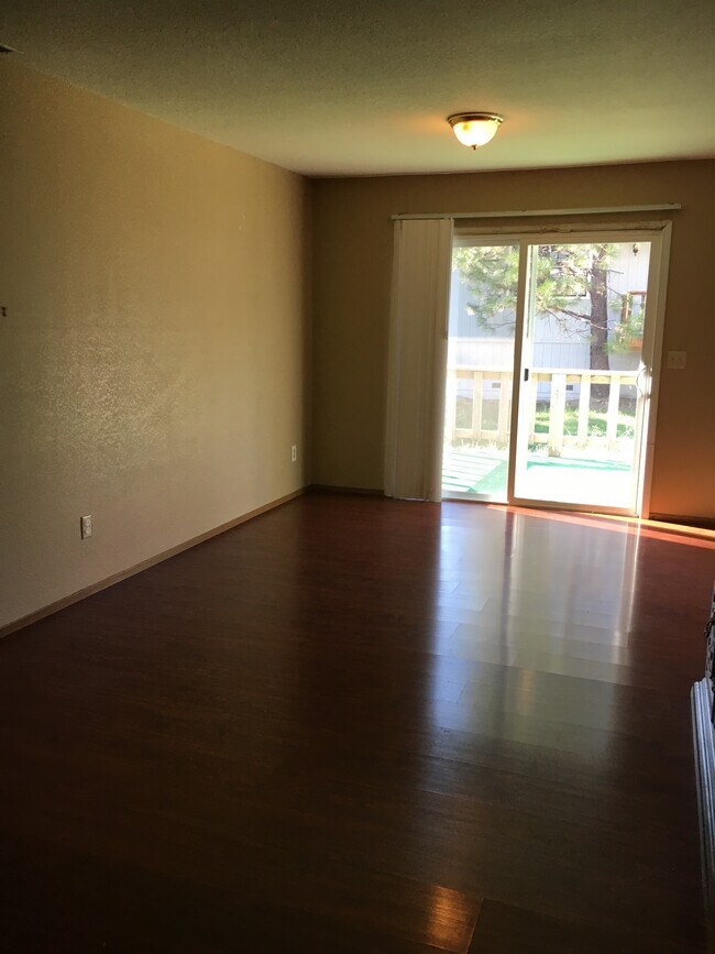 Foto del edificio - 23218 Lone Pine Dr