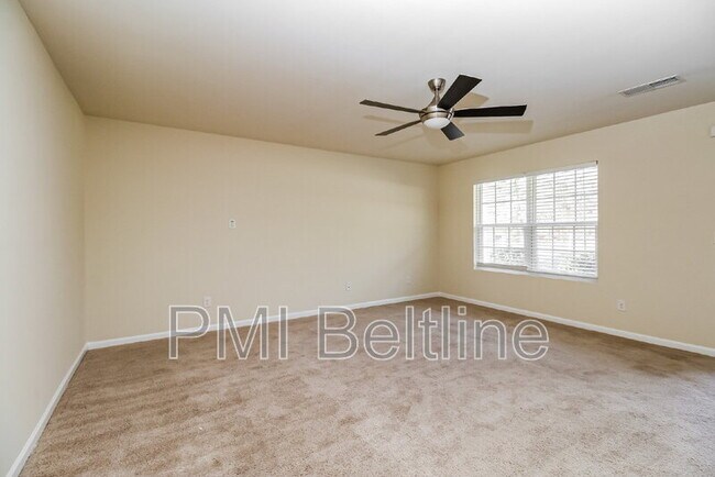 Building Photo - 5675 Laurel Ridge Cir