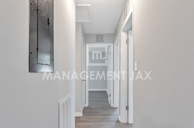 Foto del edificio - 1417 W 23rd St