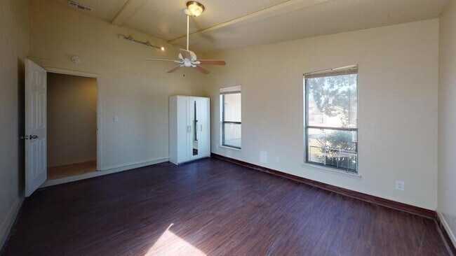 Building Photo - 1825 Rockbrook Dr