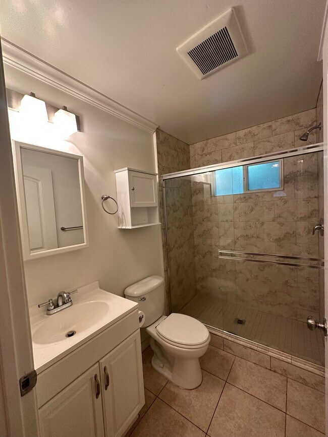 Building Photo - 1206 Tamarind Ave