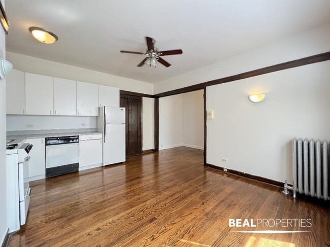 Foto del edificio - 0 bedroom in CHICAGO IL 60613