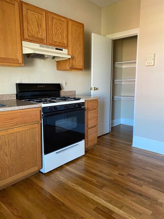 Foto del edificio - 228 Ogden Ave