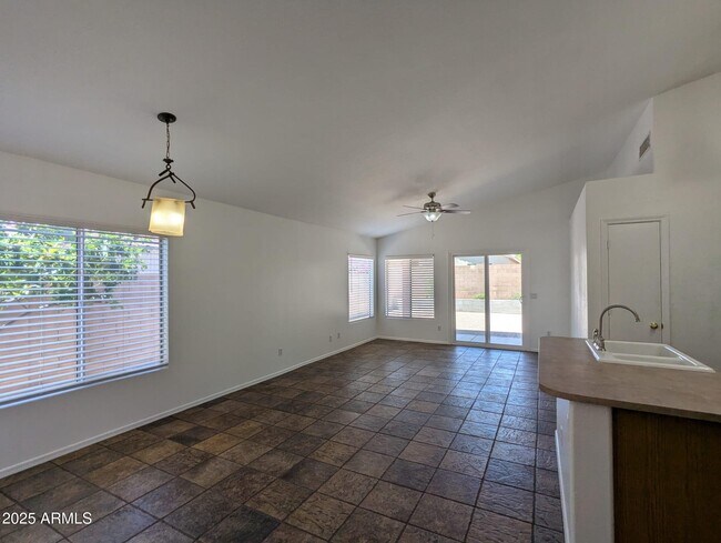 Building Photo - 9716 E Kiva Ave