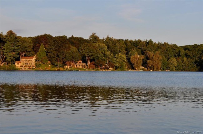 Foto del edificio - 191 Lakeside Dr